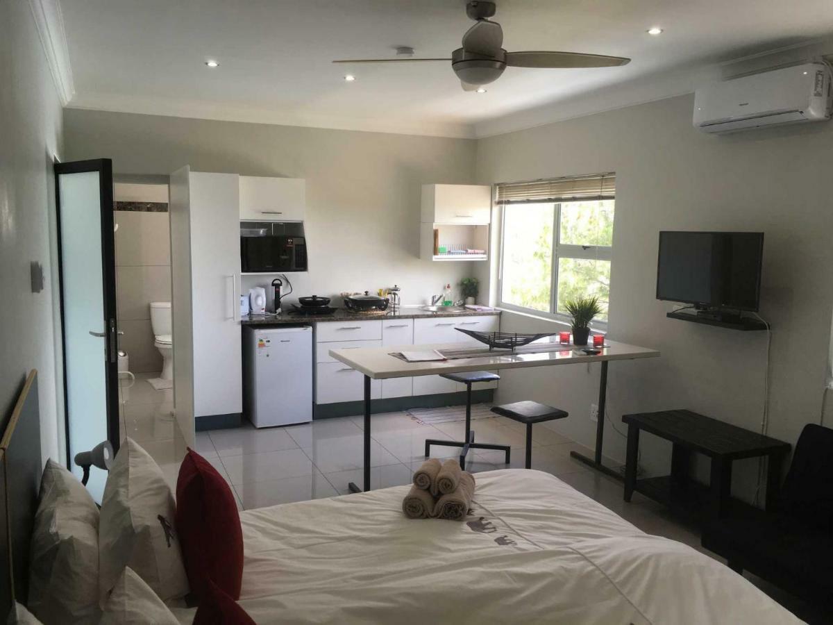 فندق Suiderhof Self-Catering ويندهوك المظهر الخارجي الصورة
