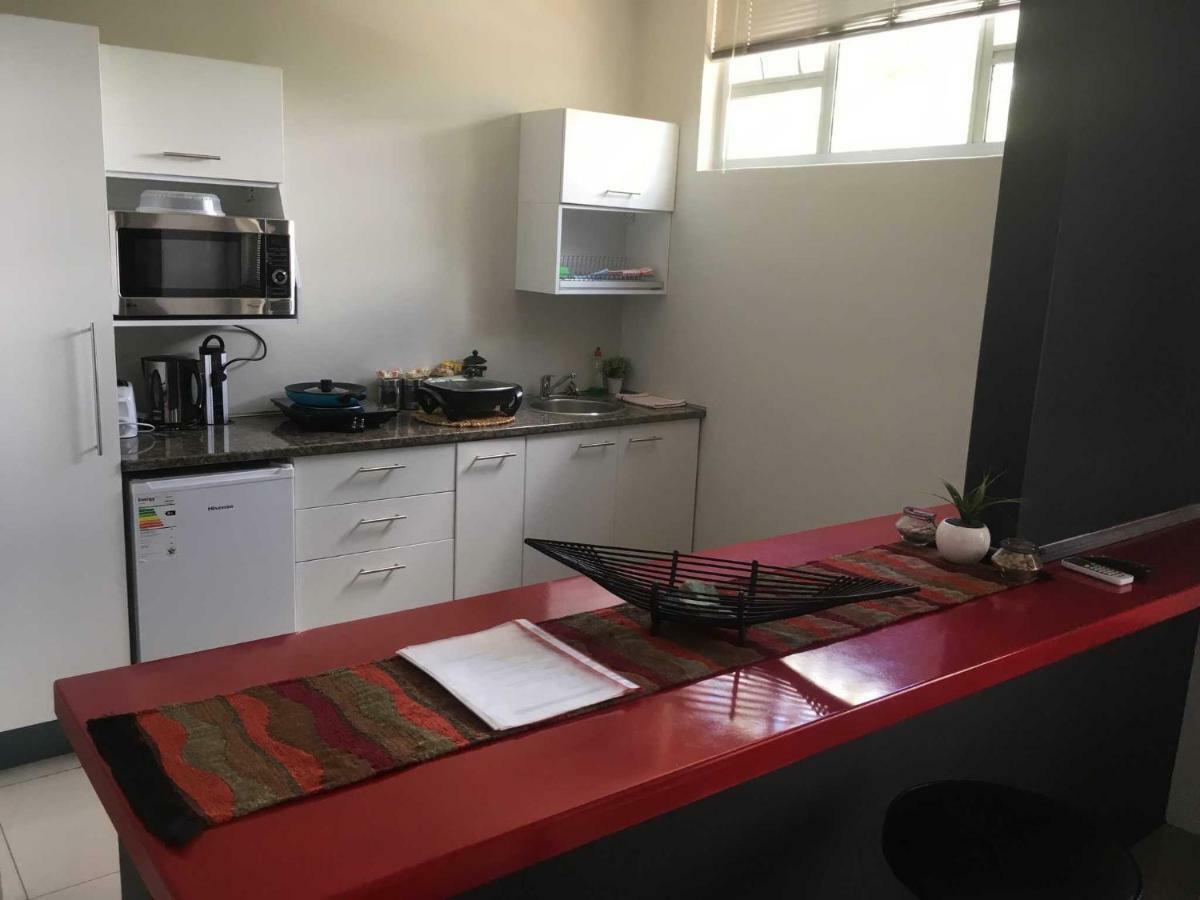 فندق Suiderhof Self-Catering ويندهوك المظهر الخارجي الصورة