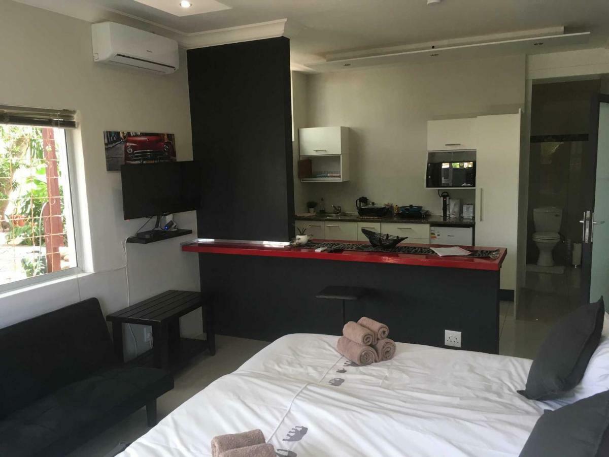 فندق Suiderhof Self-Catering ويندهوك المظهر الخارجي الصورة