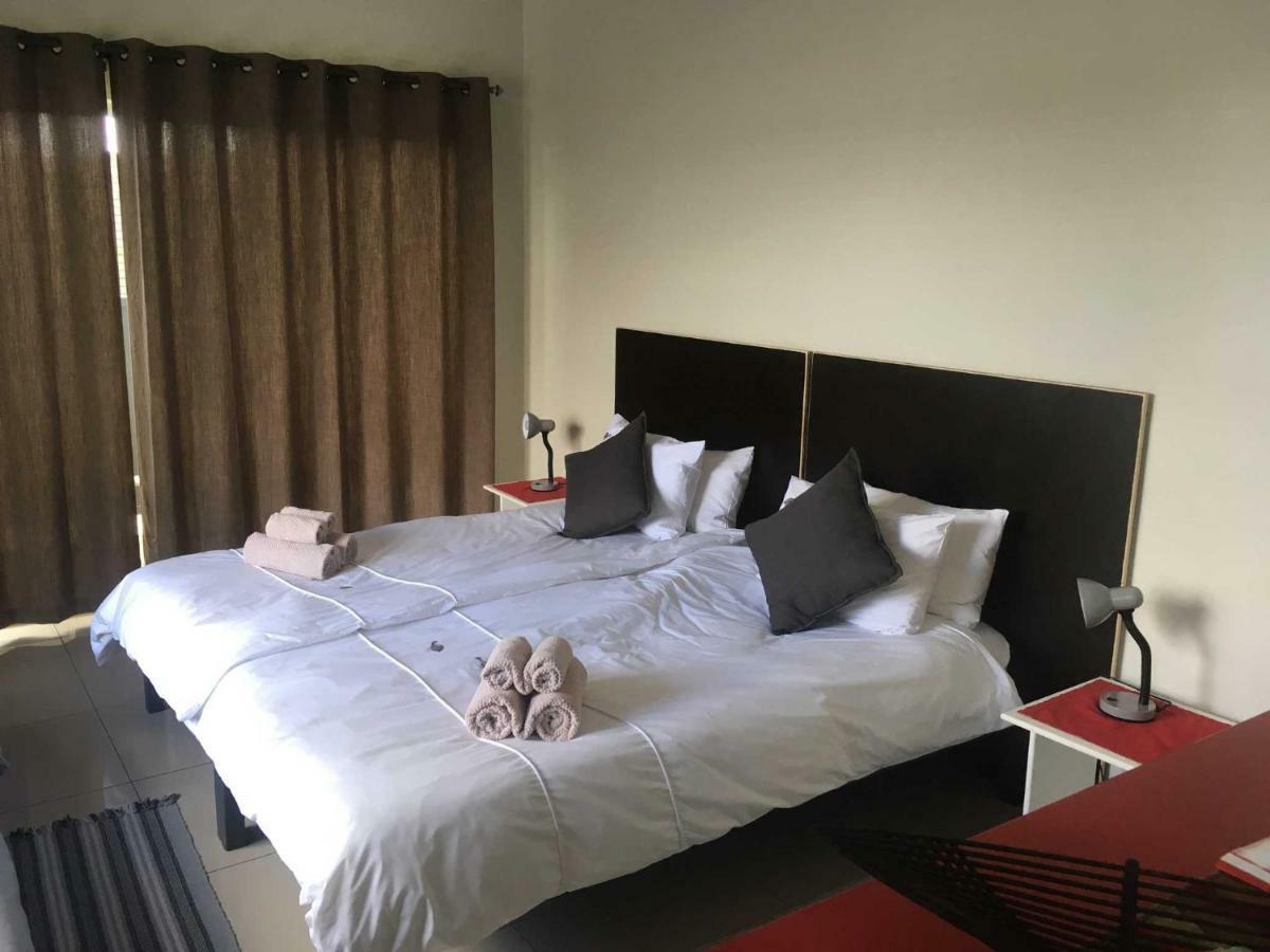 فندق Suiderhof Self-Catering ويندهوك المظهر الخارجي الصورة
