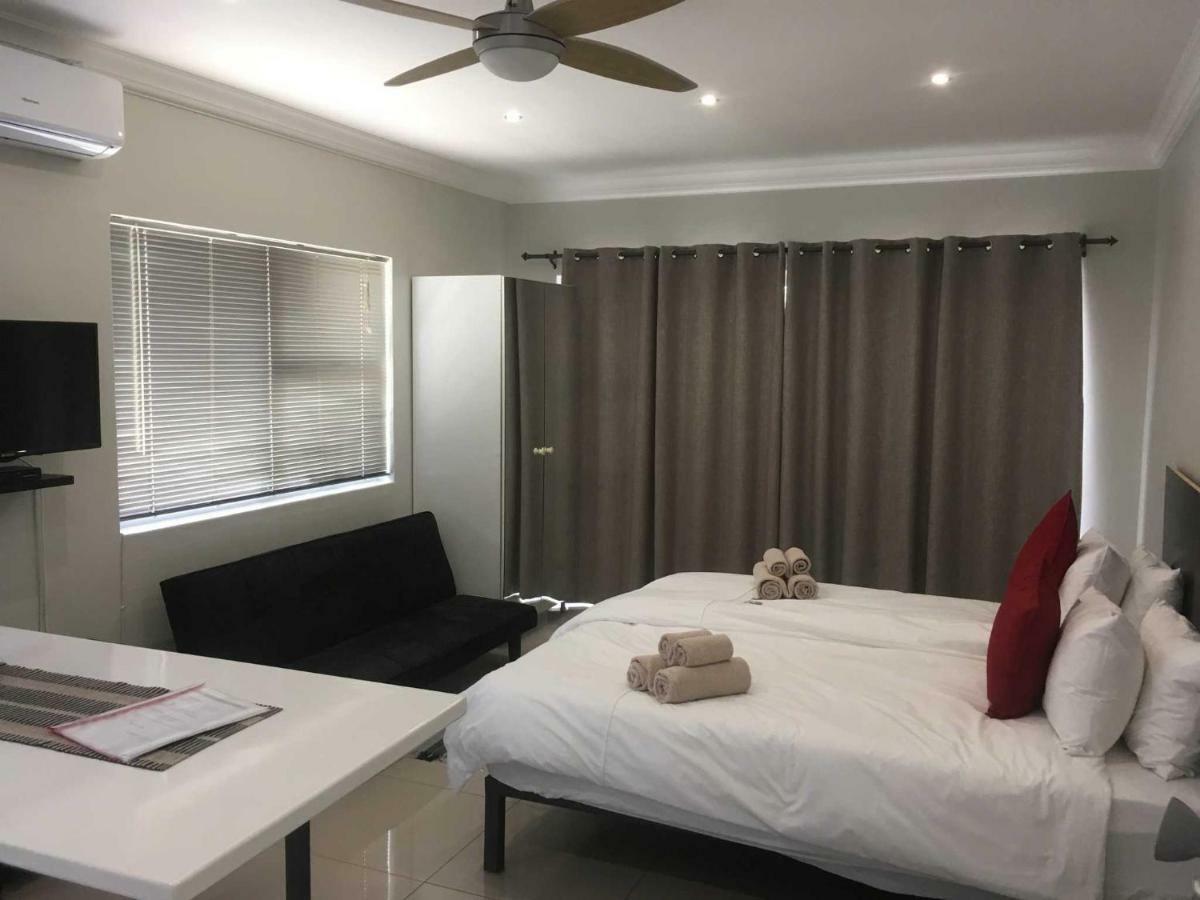 فندق Suiderhof Self-Catering ويندهوك المظهر الخارجي الصورة