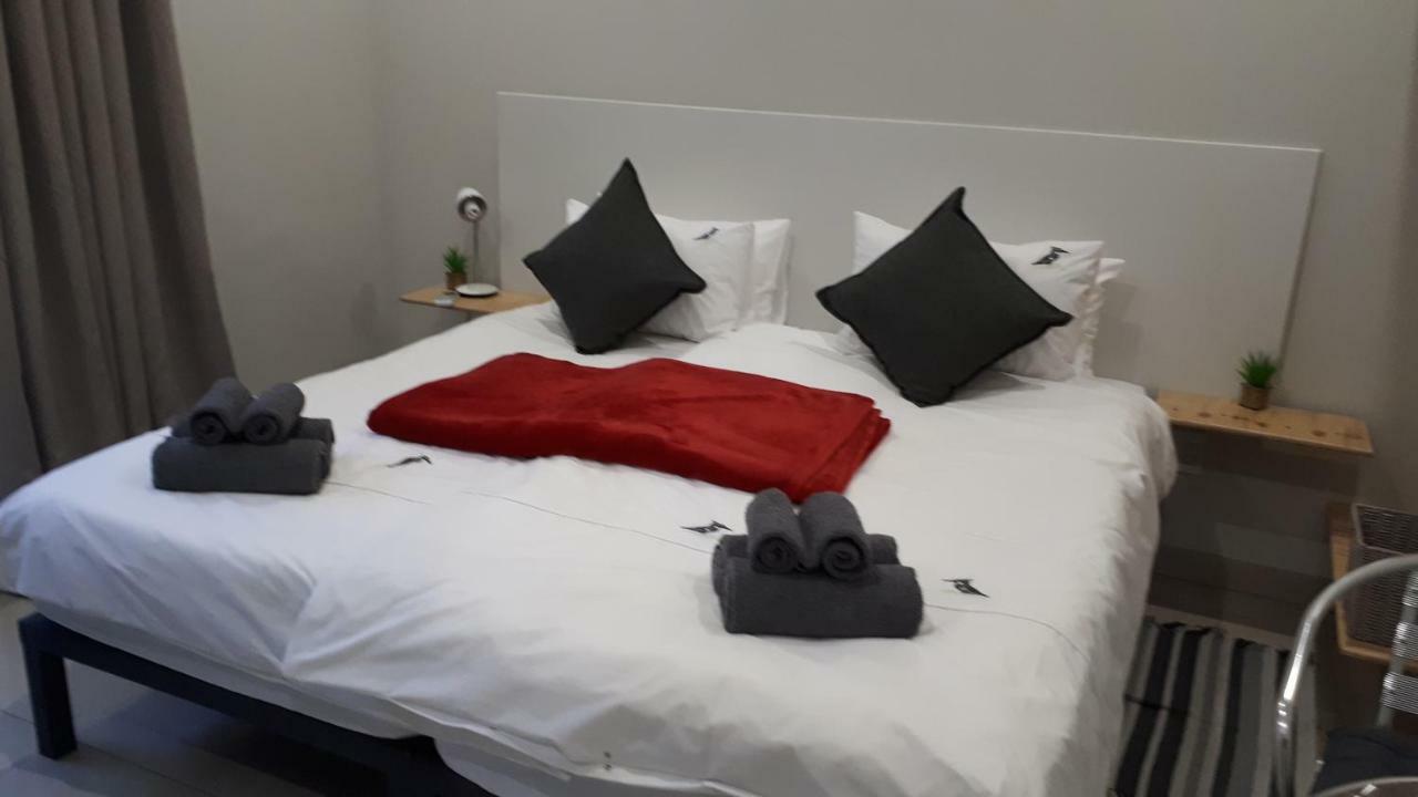 فندق Suiderhof Self-Catering ويندهوك المظهر الخارجي الصورة