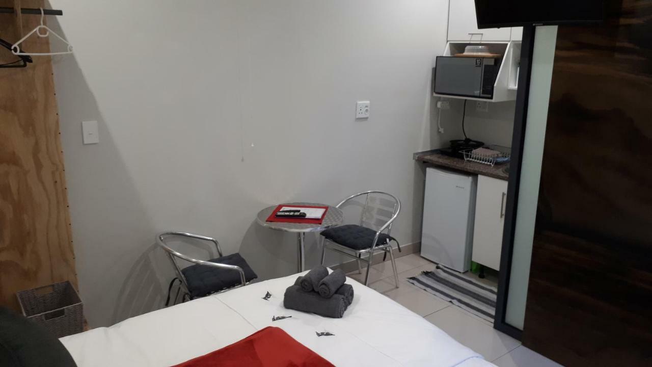 فندق Suiderhof Self-Catering ويندهوك المظهر الخارجي الصورة
