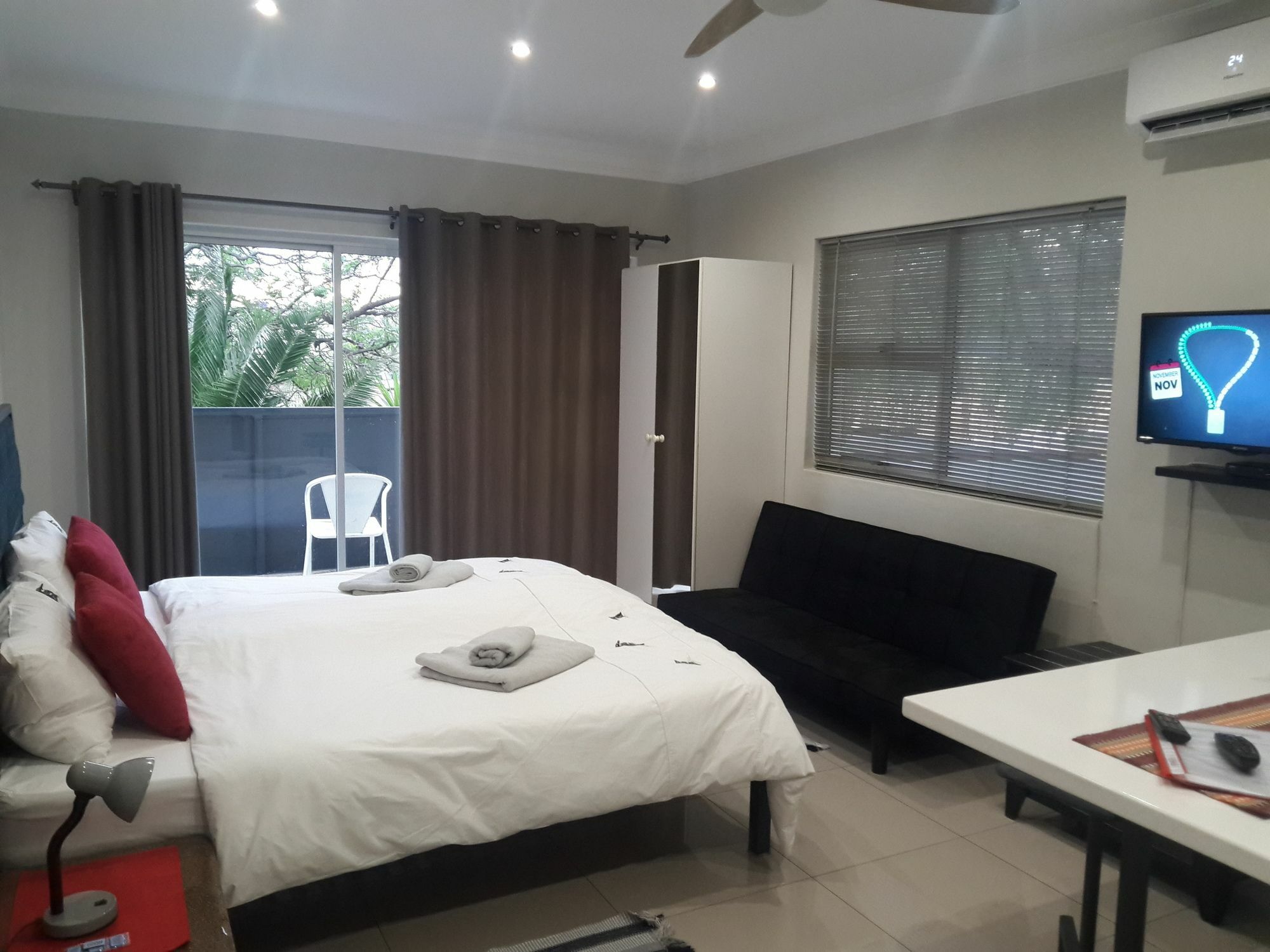 فندق Suiderhof Self-Catering ويندهوك المظهر الخارجي الصورة